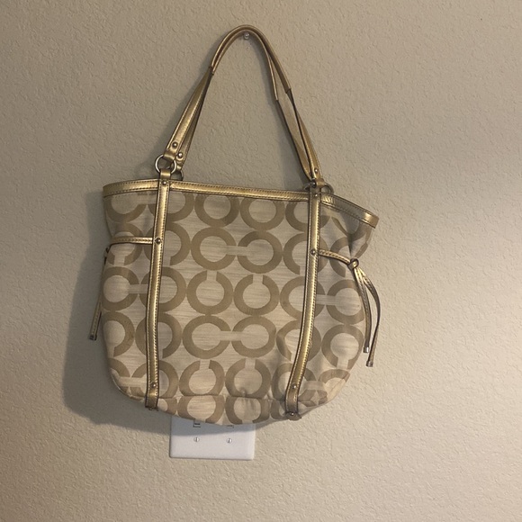 Coach purse - Picture 2 of 9